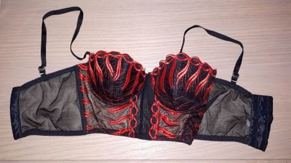 Soutien-gorge bustier noir et rouge taille 85 A Vêtements