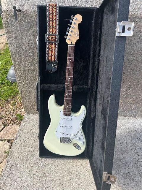 guitare Fender 700 Chenay-le-Chtel (71)