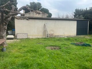  Parking / Garage à louer 90 m² Montfrin