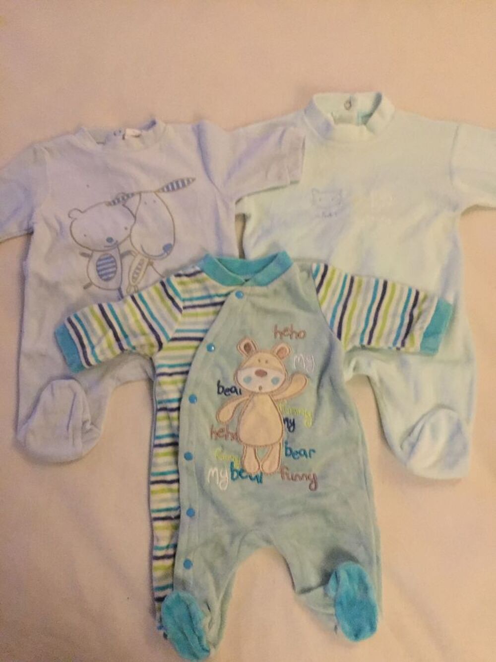 4 bodies manches longues, 1 mois, 5€ Puériculture