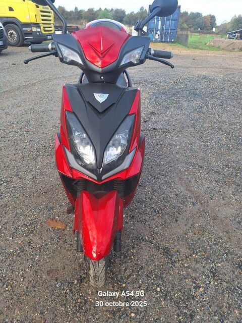 Scooter DIVERS 2023 occasion Lussac-les-Châteaux 86320