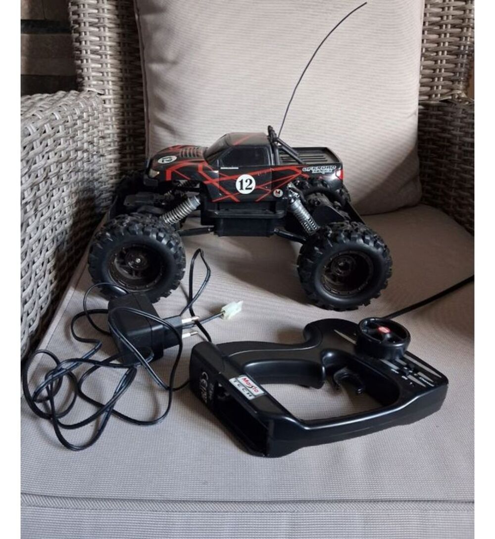 Monster truck t&eacute;l&eacute;command&eacute; rechargeable Jeux / jouets