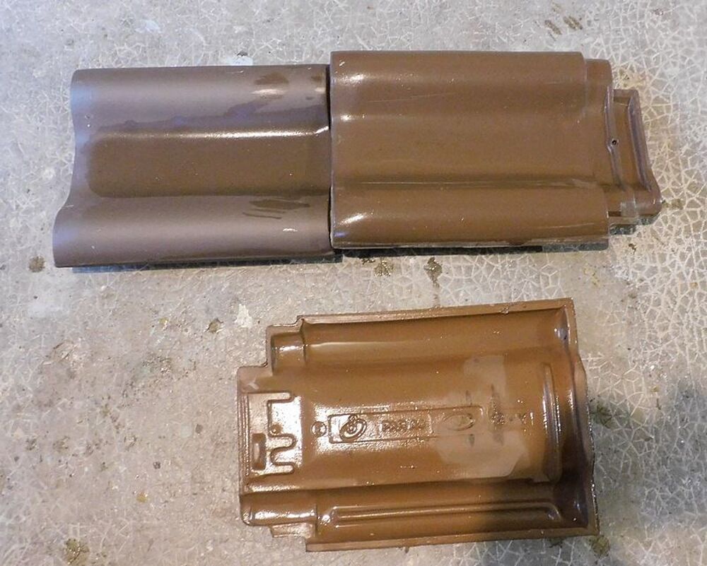 44 tuiles "Panne H2 HUGUENOT" &agrave; double bourrelet Bricolage