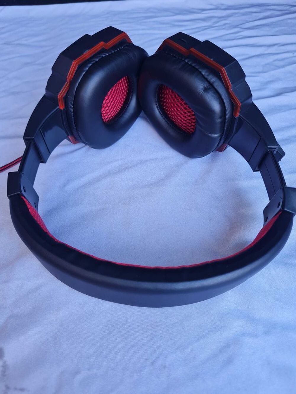Casque Gaming Filaire SOYTO SY830MV - Neuf (avec micro et LED rouges) Consoles et jeux vidéos