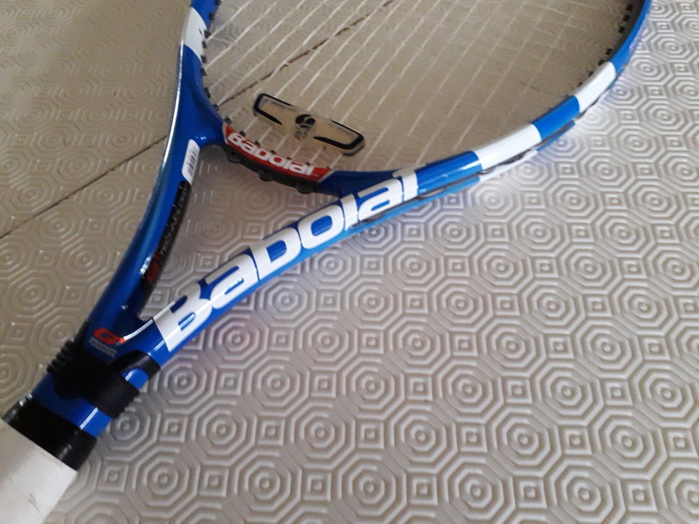 raquette de tennis babolat pure drive . Sports