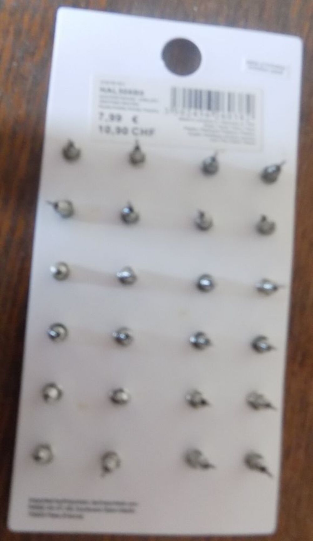 12 paires de boucles d'oreilles Bijoux et montres