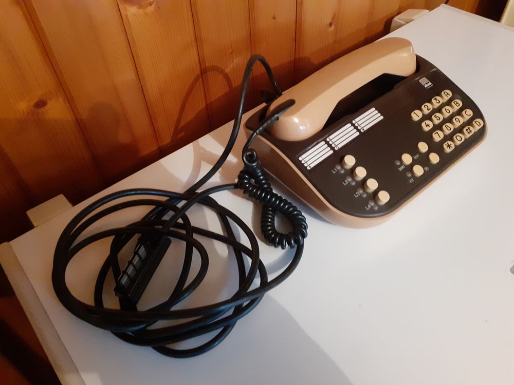 TELEPHONE ANCIEN Téléphones et tablettes