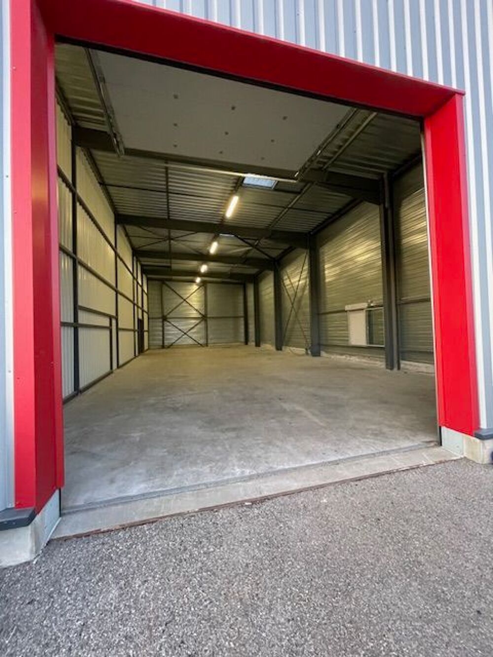 Location Atelier bâtiment industrielle CHATEAU GAILLARD AIN Château-gaillard