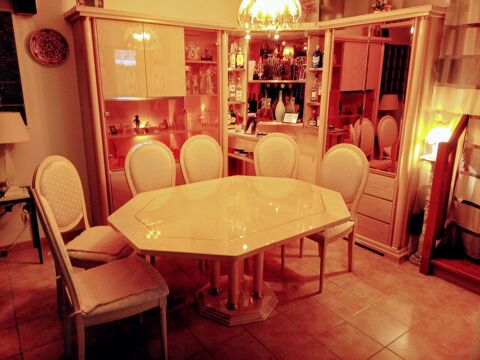 superbe salle a manger avec son bar 2800 Saint-Gilles (30)