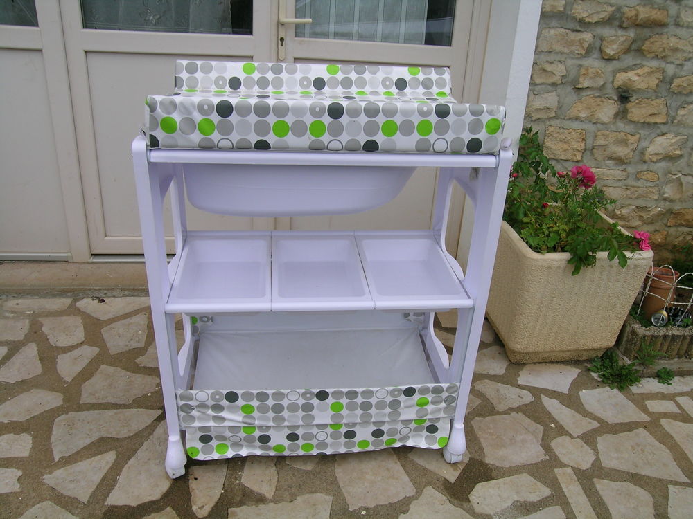 Table &agrave; langer . Mobilier enfants
