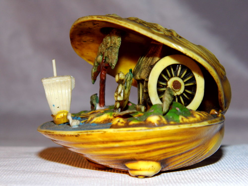 COQUILLAGE JAPONAIS VINTAGE SCENE DE VIE CELLULOID SCULPTURE MINIATURE 