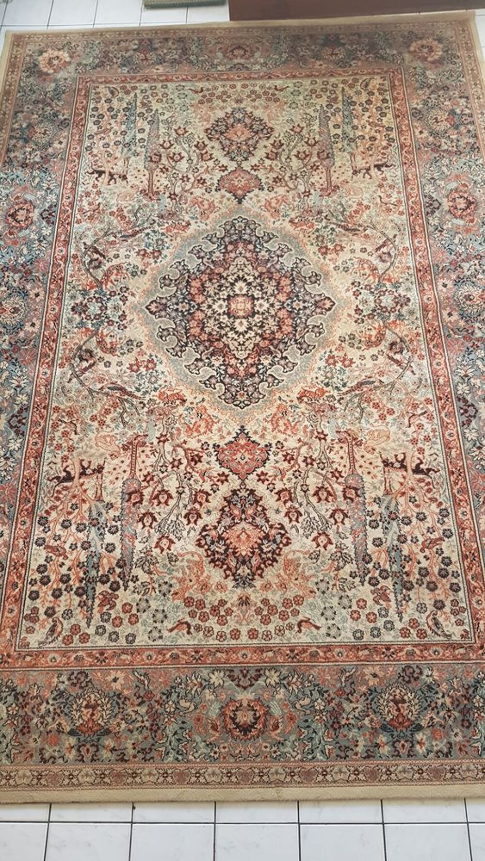 Tapis genre Aubusson . Meubles