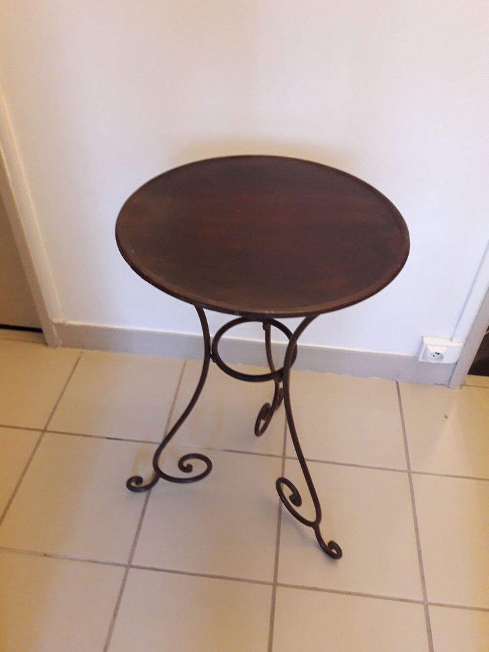 table ronde de d&eacute;coration salon Meubles