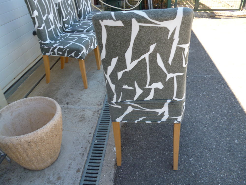 4 CHAISES AVEC HOUSSES Meubles