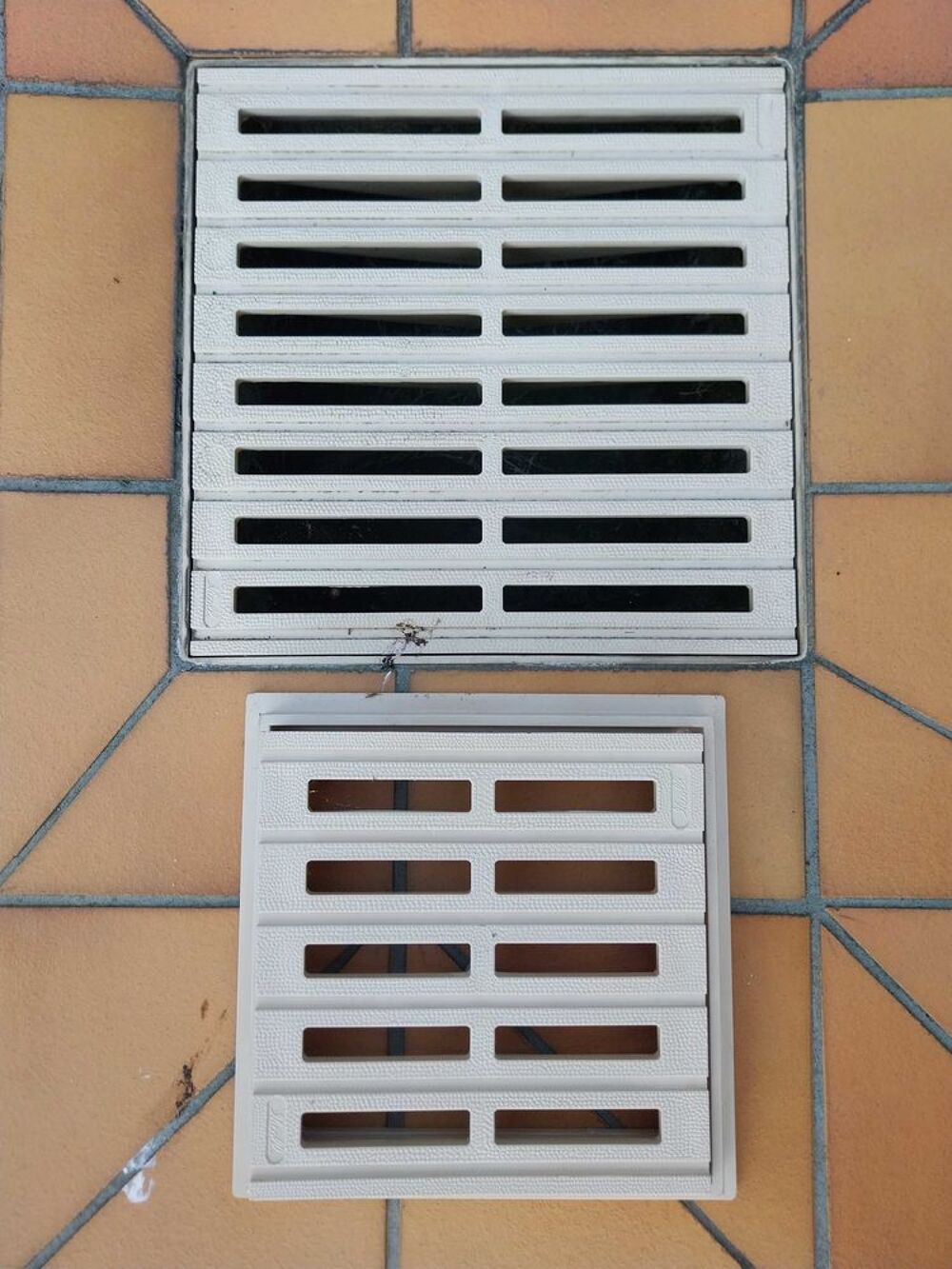 Grille et cadre Nicoll sable pvc 20&agrave;-20 Bricolage