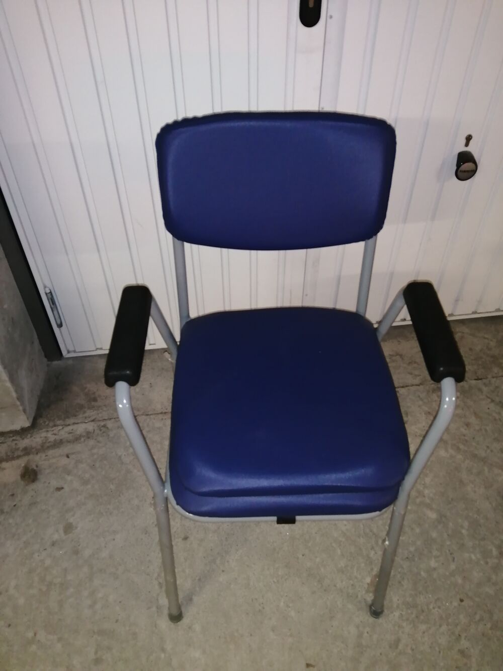 CHAISE WC HANDICAPE Meubles