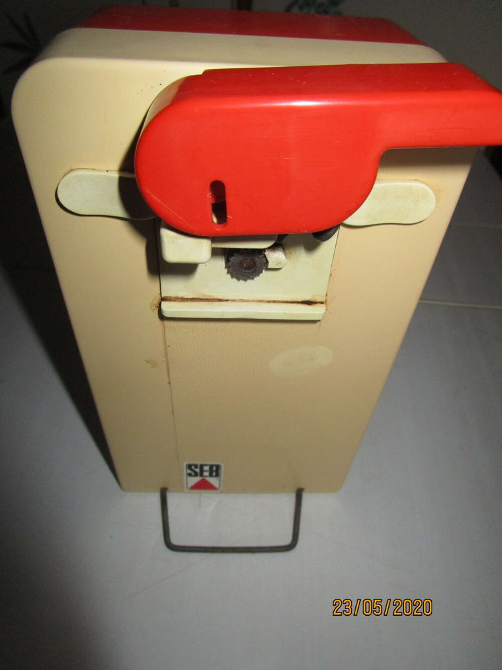 OUVRE BOITE DE CONSERVES SEB 90 watt ; rouge et blanc Vélos