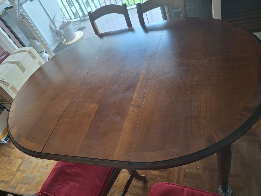 TRES , Table de s&eacute;jour et 4 chaises. Meubles