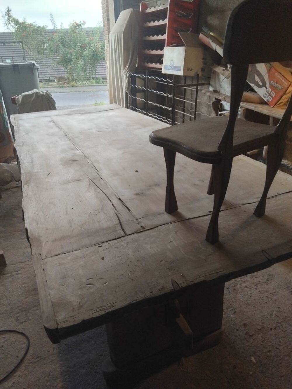 tr&egrave;s belle table de ferme ch&ecirc;ne massif
Et une table de salon Meubles