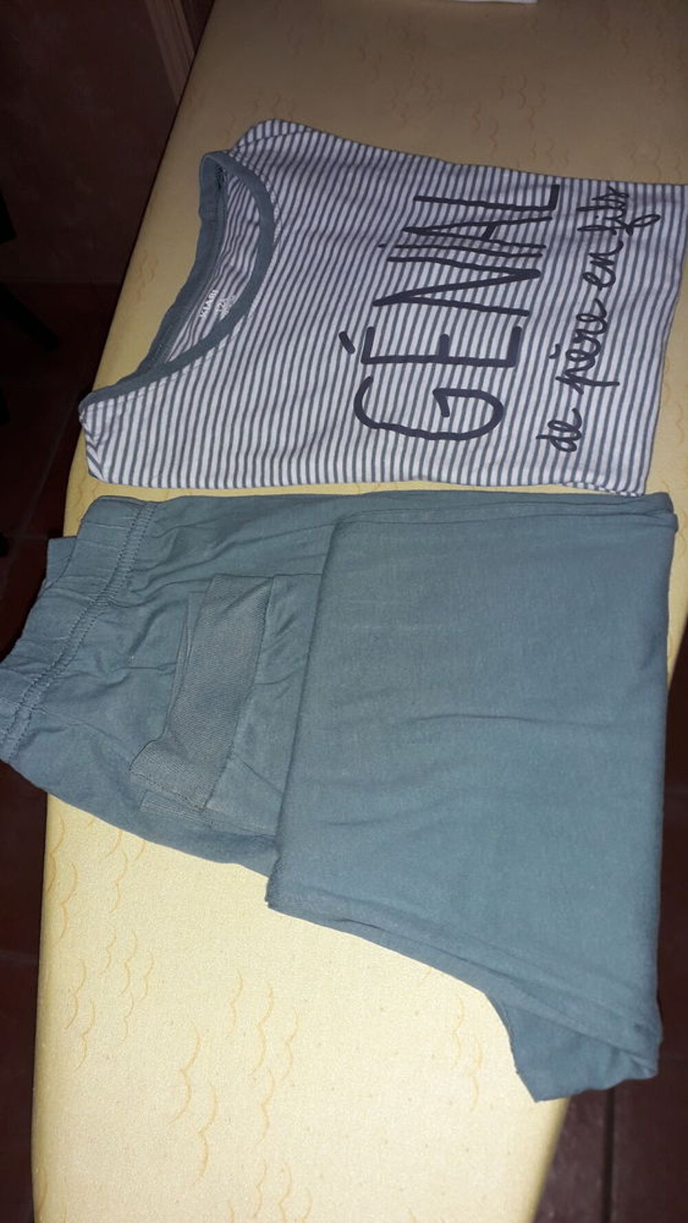 pyjamas (2) gar&ccedil;ons 12ans Vtements enfants