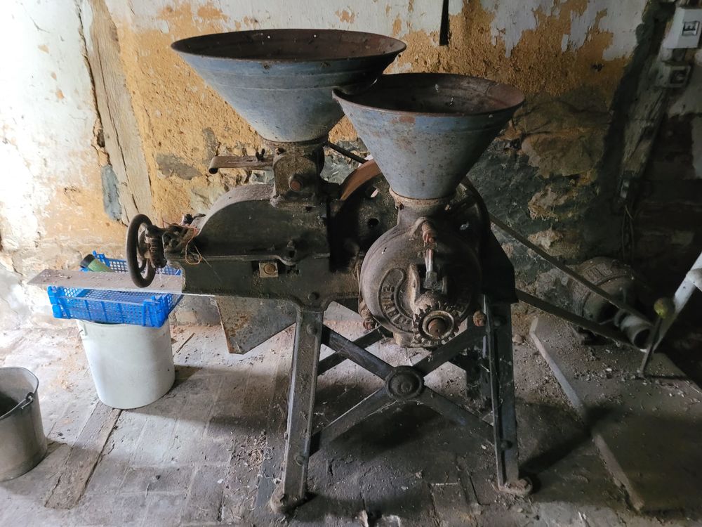   Broyeur  grains agricole ancien  