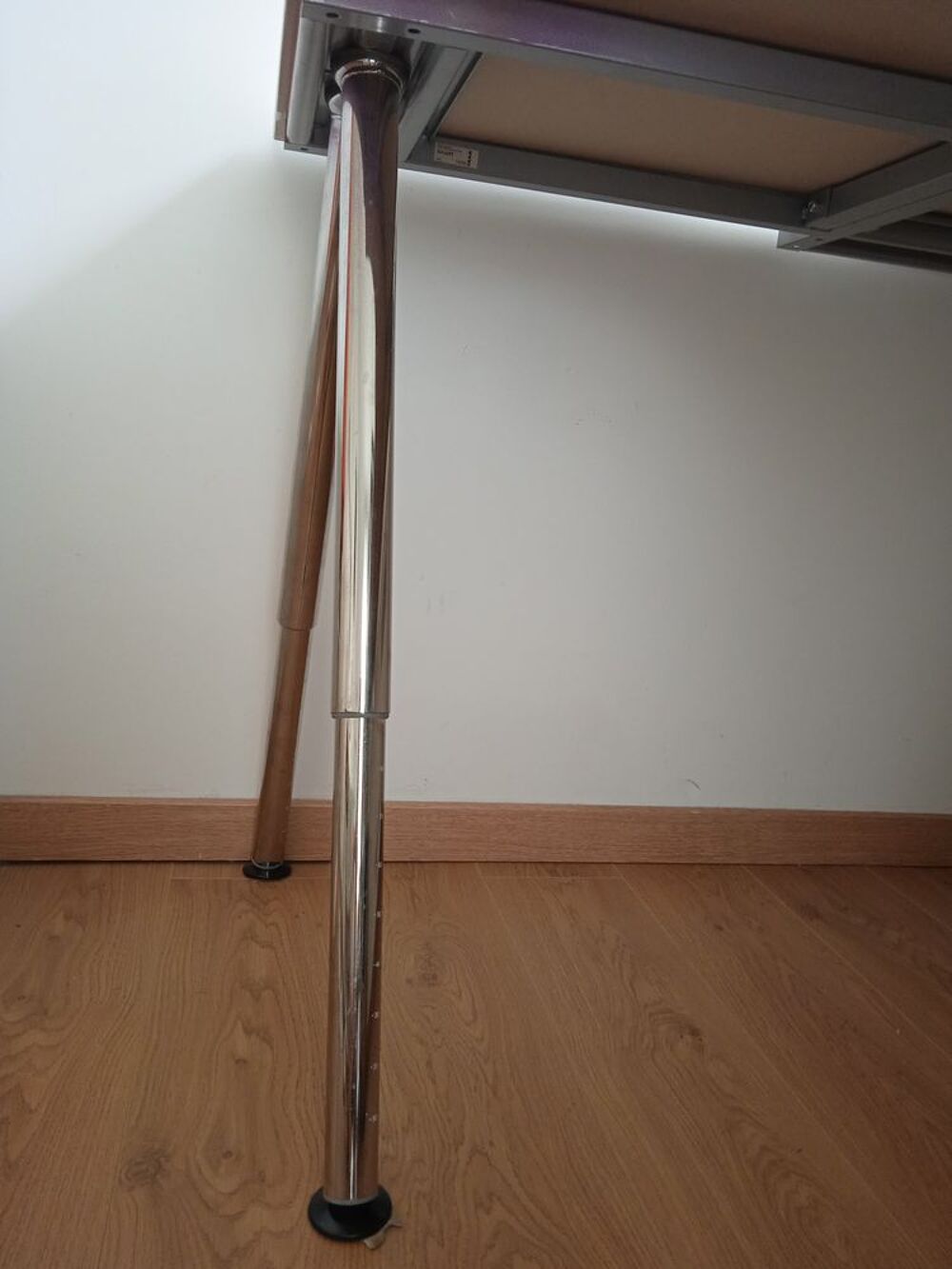 Grand bureau d'angle adaptable en hauteur marque IKEA PRO Meubles