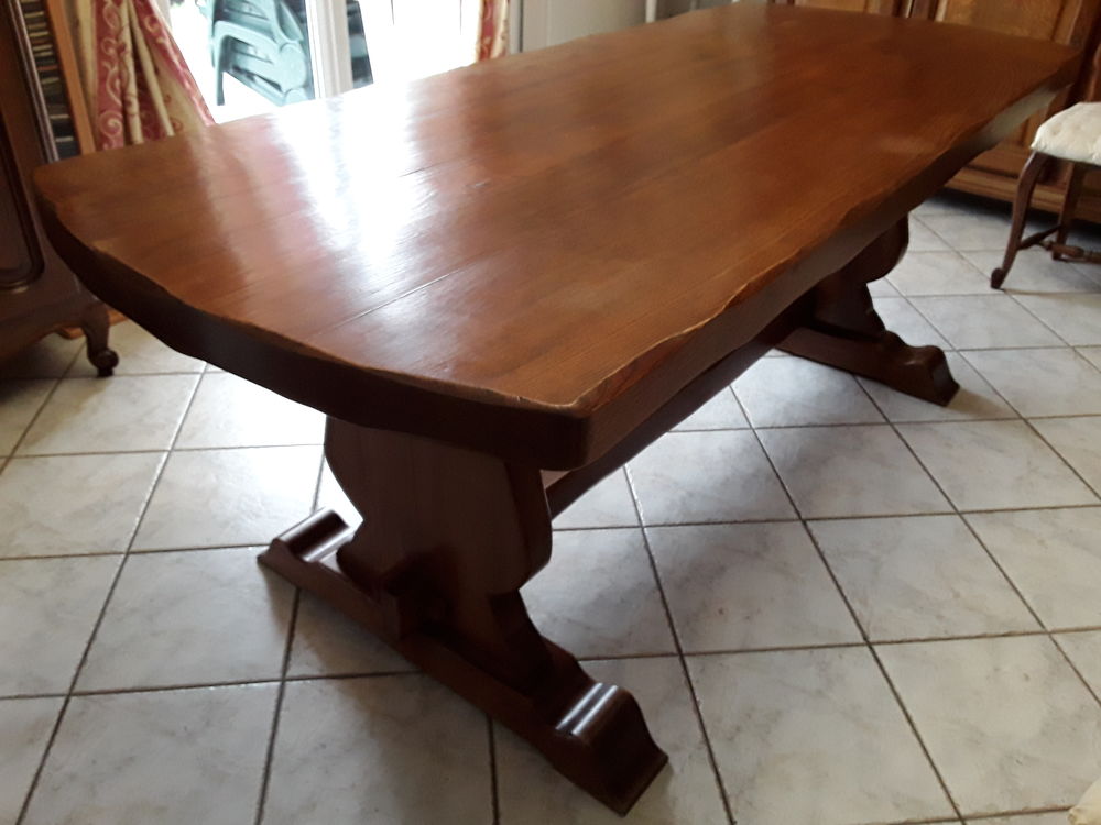 Tr&egrave;s belle table style Monast&egrave;re ch&ecirc;ne massif Meubles