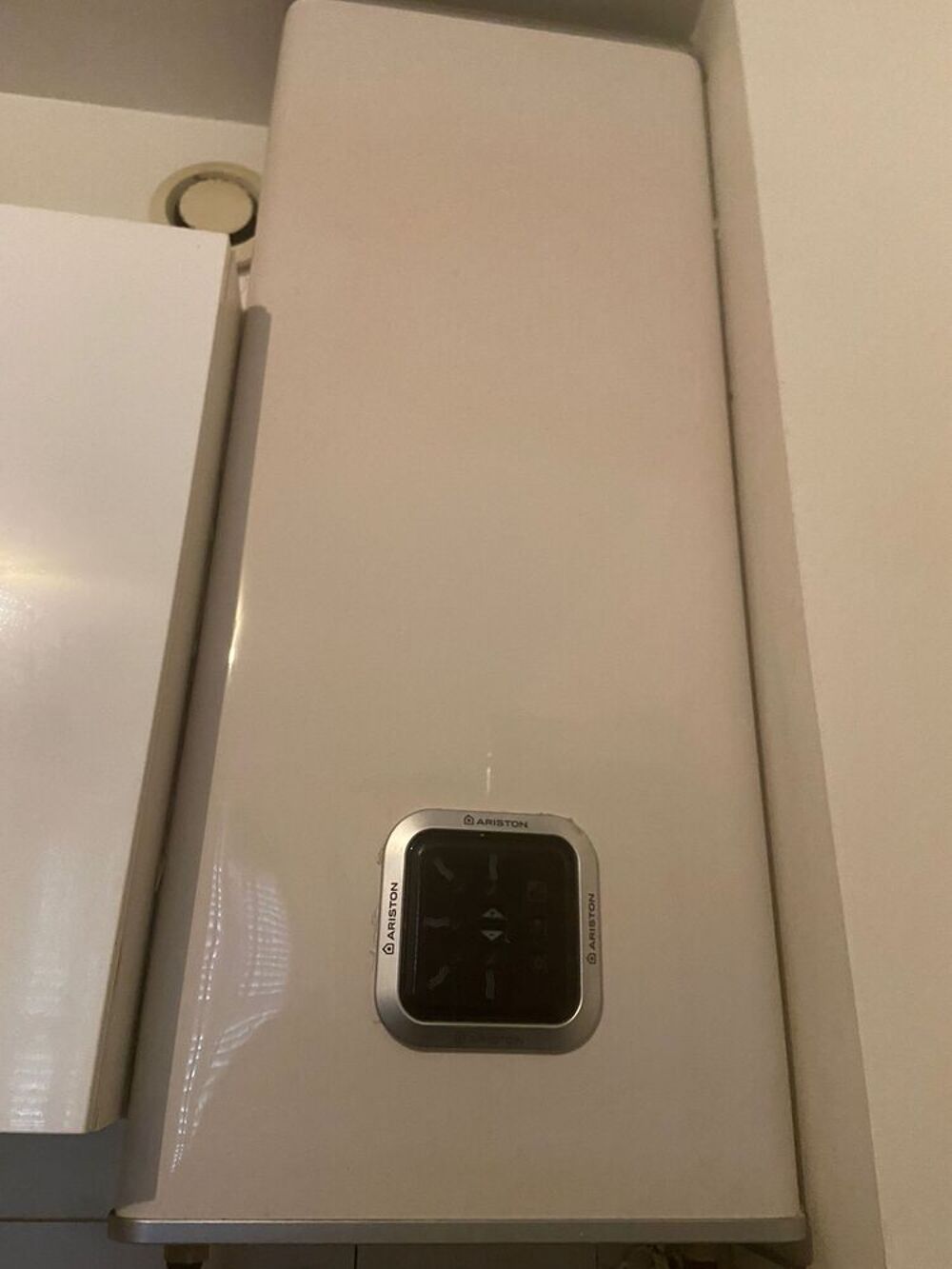 Chauffe-eau &eacute;lectrique plat Ariston 80 L Electroménager