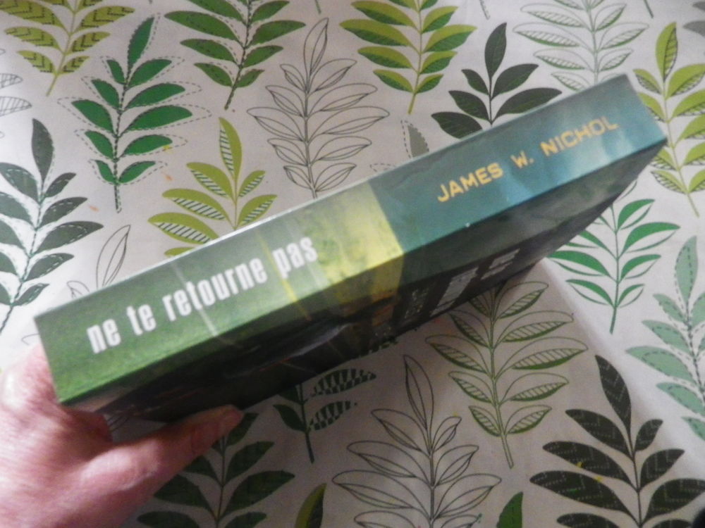 NE TE RETOURNE PAS de James W. NICHOL Ed. France Loisirs Livres et BD