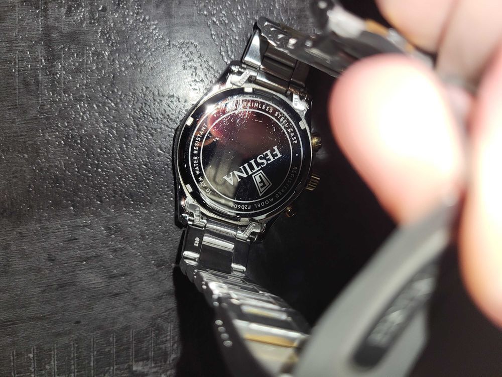 Tr&egrave;s+jolie+montre+Festina+femme+excellent+&eacute;tat. Bijoux et montres