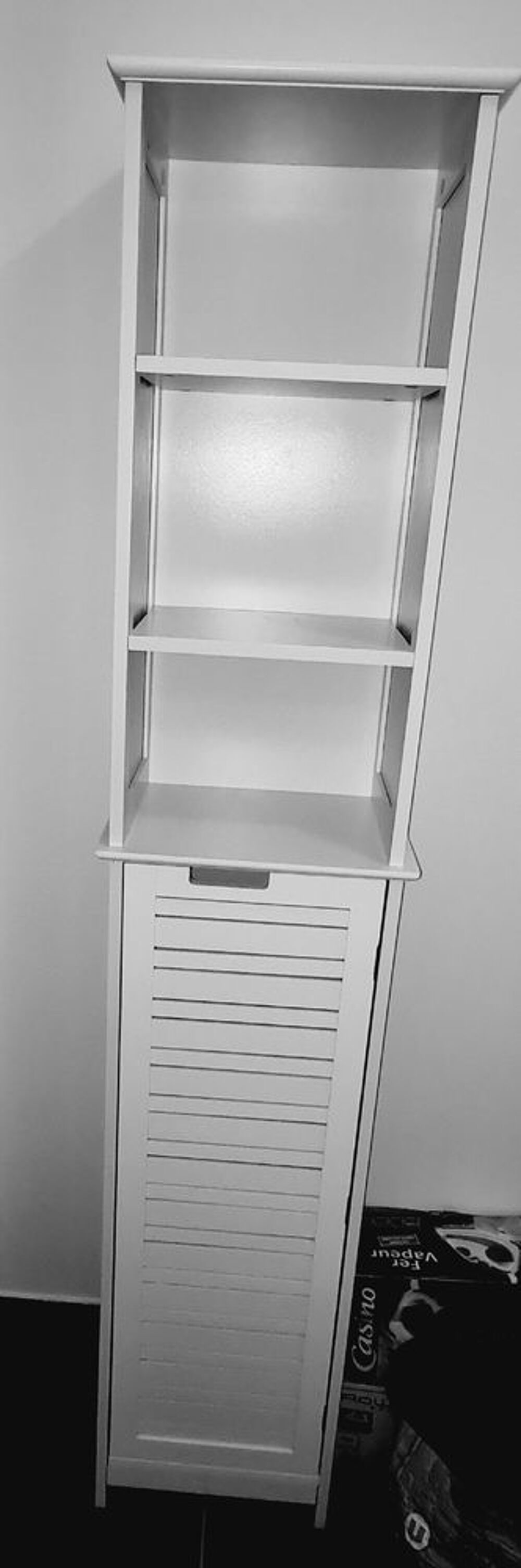 Meuble colonne de salle de bain blanc avec porte persienne Meubles