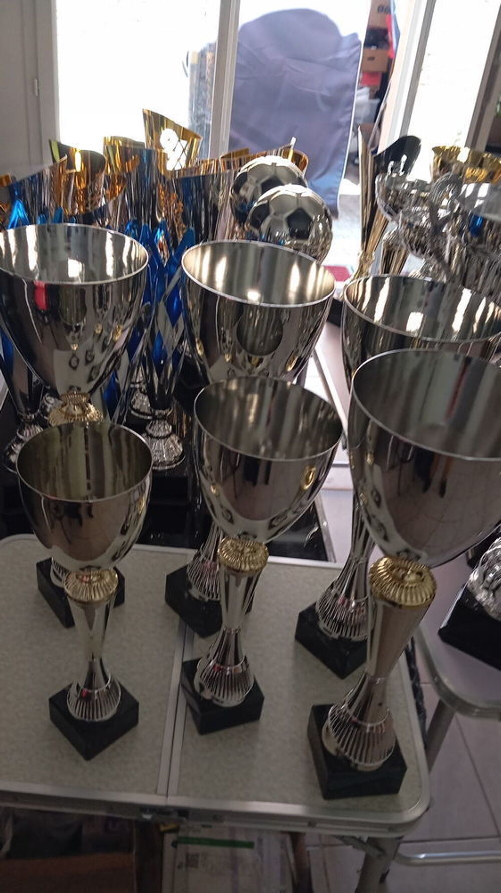 Lot de 70 coupes neuves 