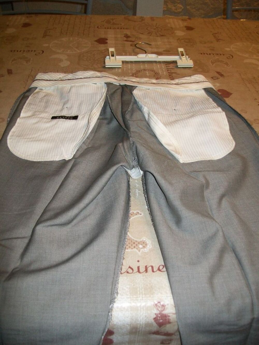 pantalon gris chin&eacute; Devred taille 38 Vêtements