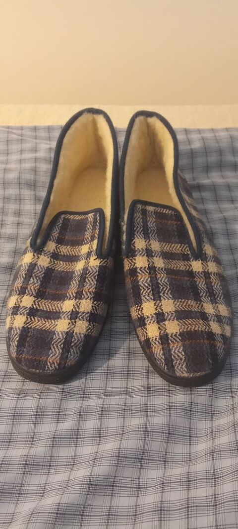 Chaussons pantoufles charentaises Paris 19 (75)