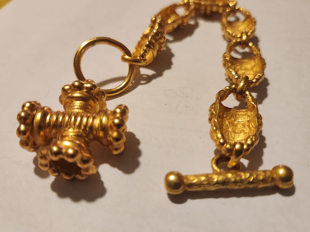 Bracelet souple emmaill&eacute; dor&eacute; motifs ANTIGONA Bijoux et montres