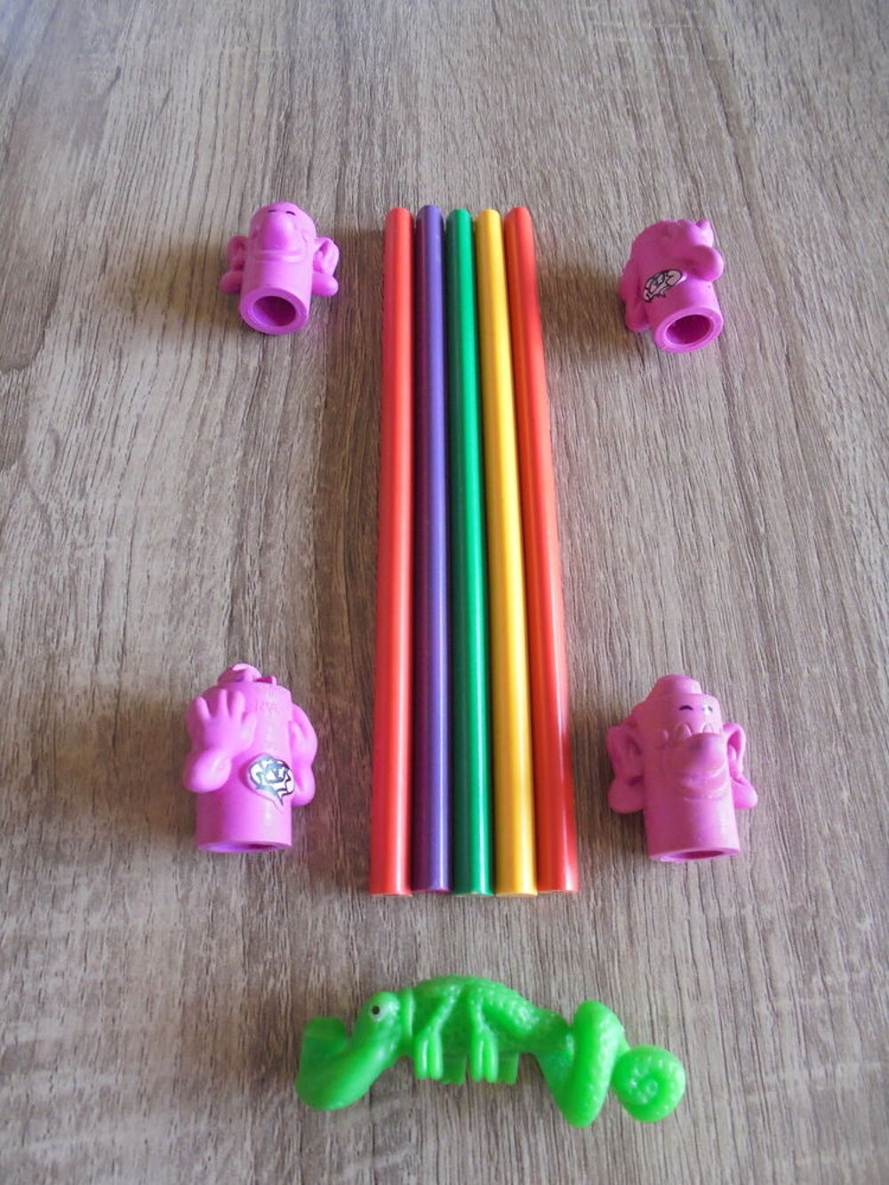 Crayons de couleurs + embouts (28c) Jeux / jouets