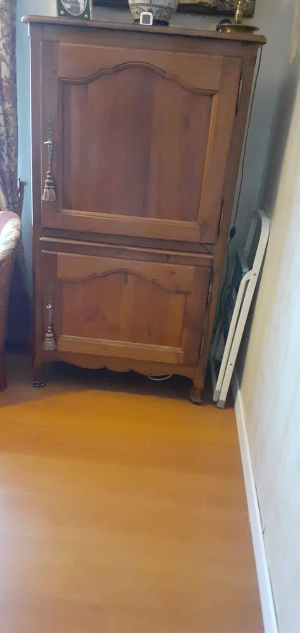 MEUBLE ANCIEN POUR RANGEMENT OU TELE OU INFORMATIQUE Meubles