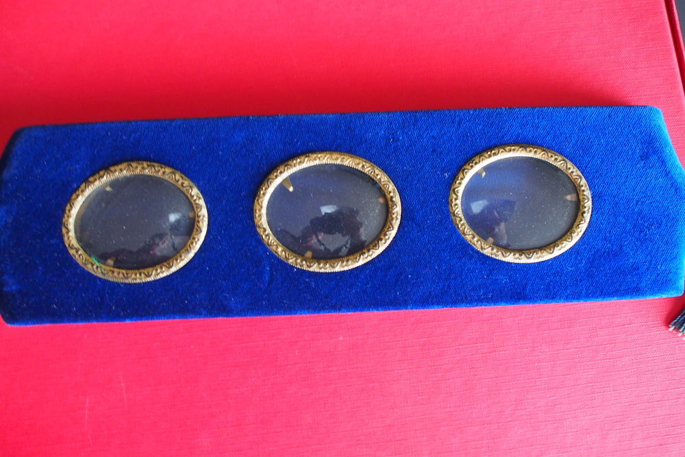 Encadrement ancien pour trois photos Décoration