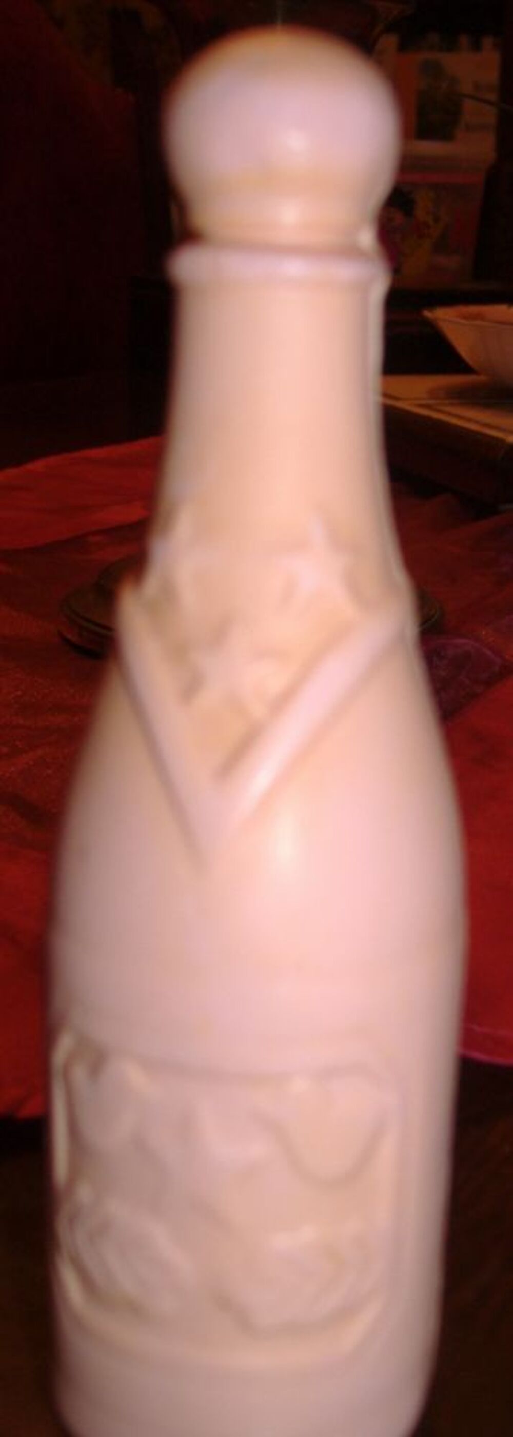 Savon sculpt&eacute;, en forme de bouteille 