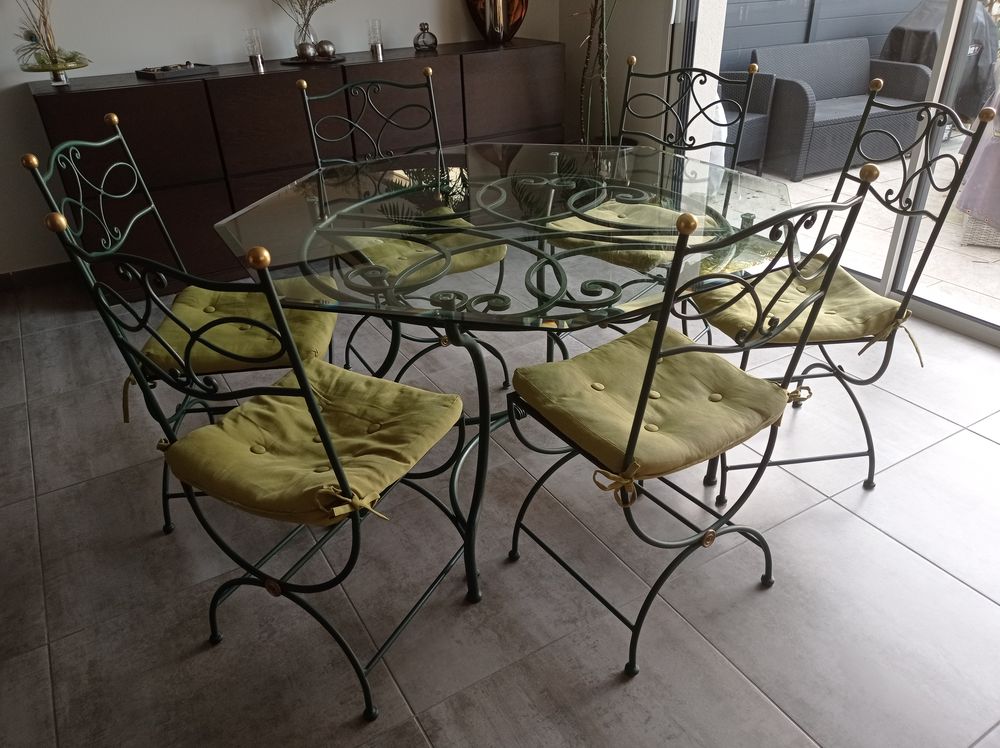 Salle &agrave; manger fer forg&eacute; vert Meubles