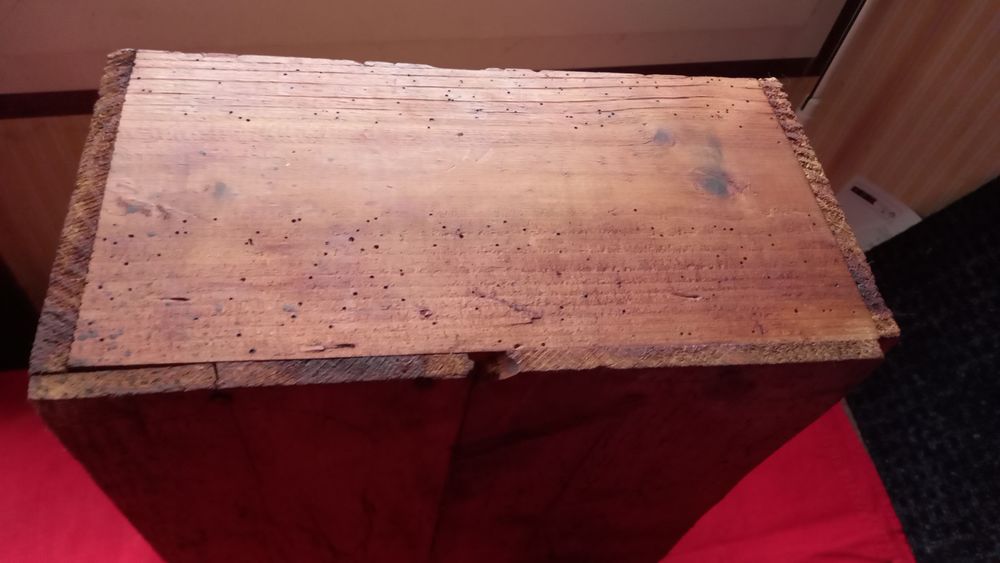 Ancienne caisse en bois 
Lait concentr&eacute; sucr&eacute; Décoration
