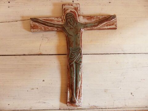 Superbe Christ en croix en terre émaillée 10 Strasbourg (67)
