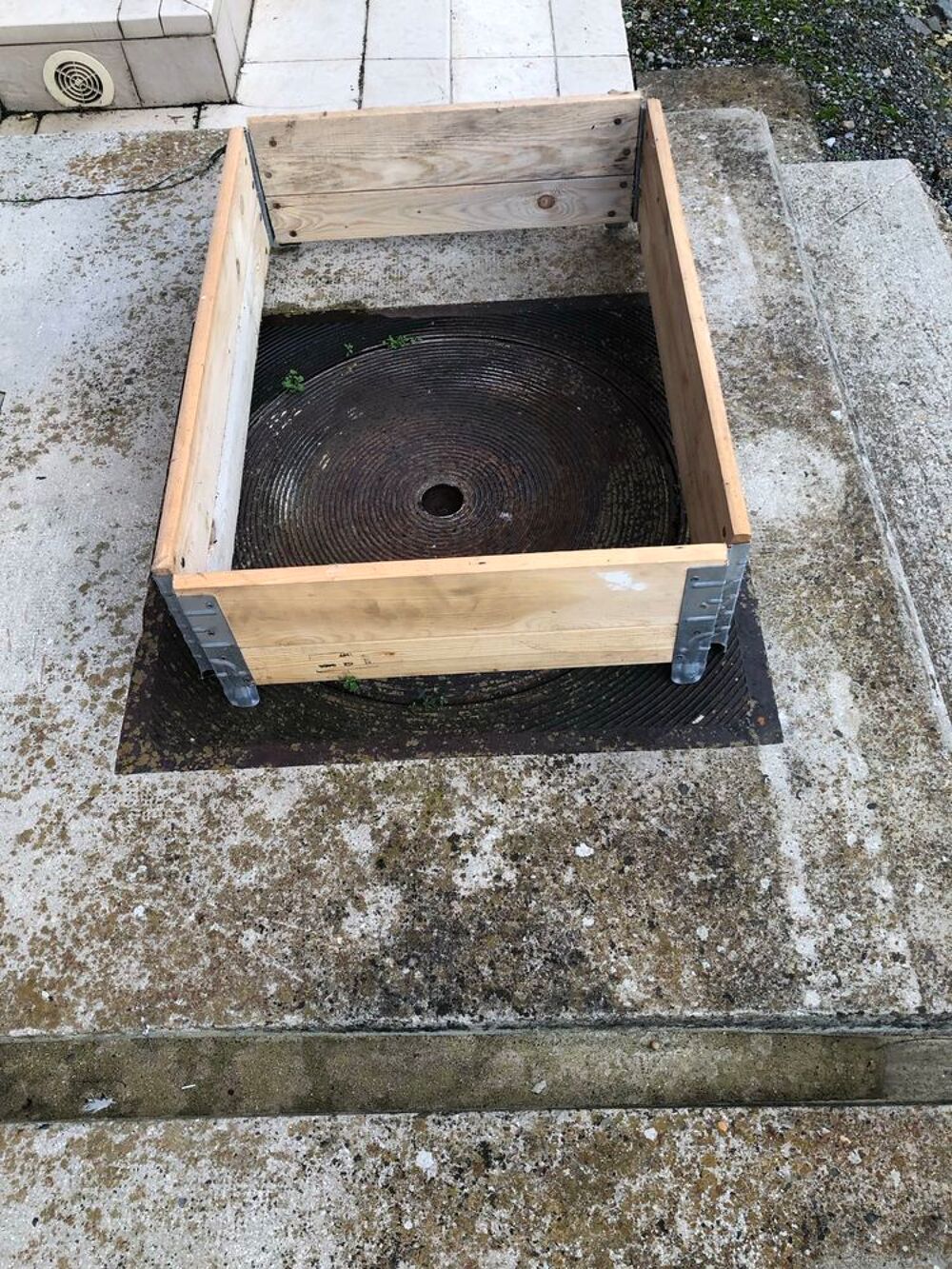 cadre en bois pour diverses utilitees Jardin