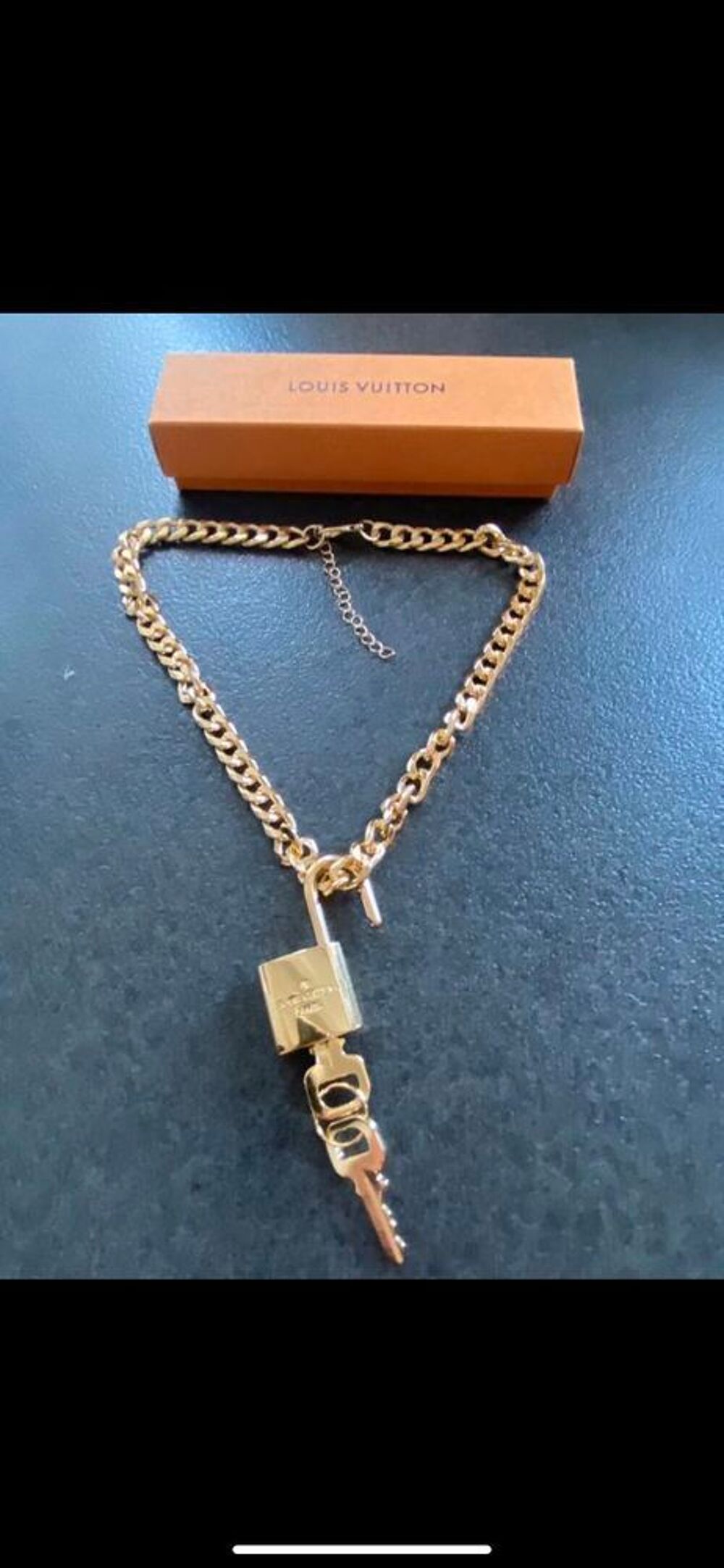 collier pendentif Bijoux et montres