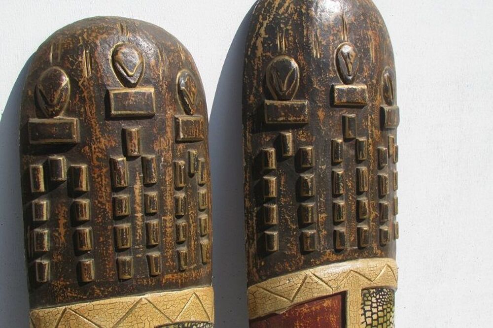 3 grands masques ethniques africains , en bois sculpt&eacute; Décoration