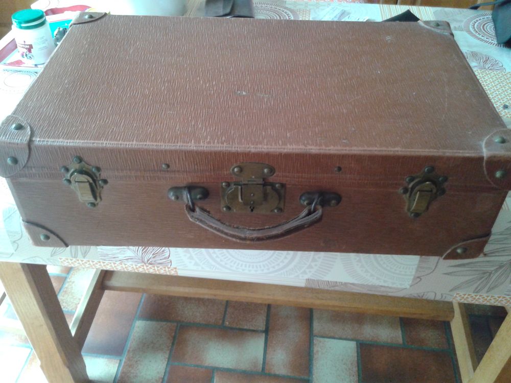 Valise ancienne en carton bouilli ann&eacute;es 30/40 Maroquinerie