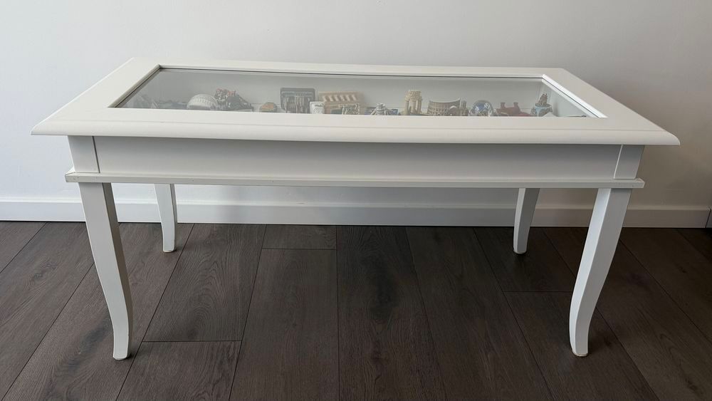 Table basse en bois avec plateau vitr&eacute; Meubles