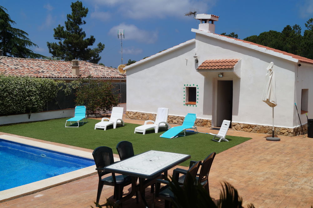   villa 4 faces, piscine prive,500 m2 de terrain, parking Espagne, lloret de Mar