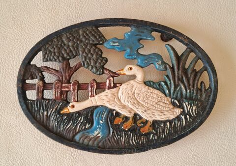 dessous de plat ovale et color� en fonte 2 oies 12 Carnon Plage (34)