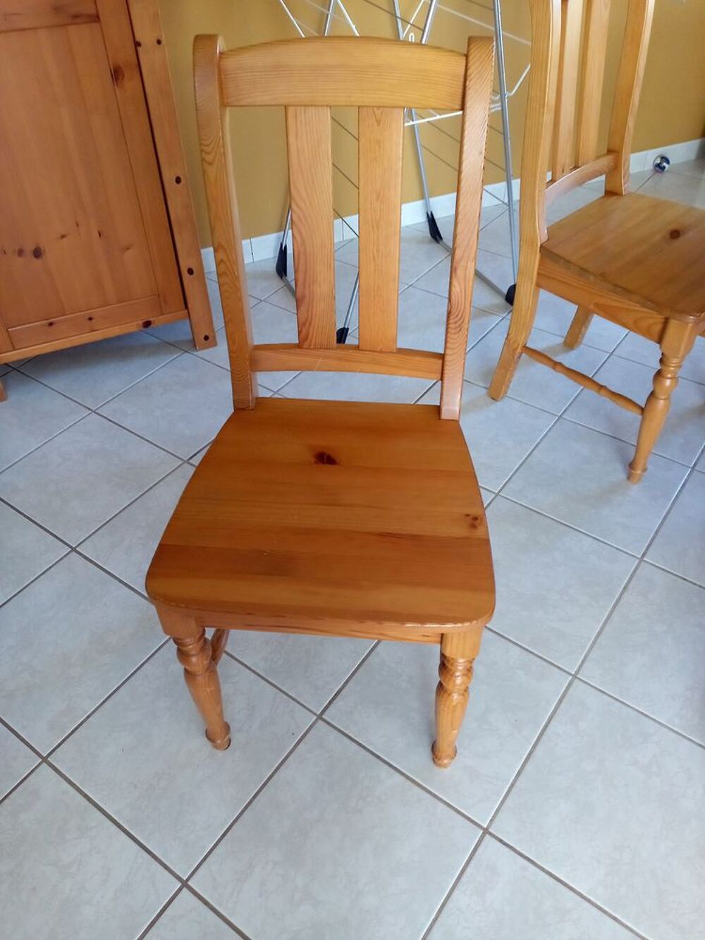 Table et chaises pin massif Meubles